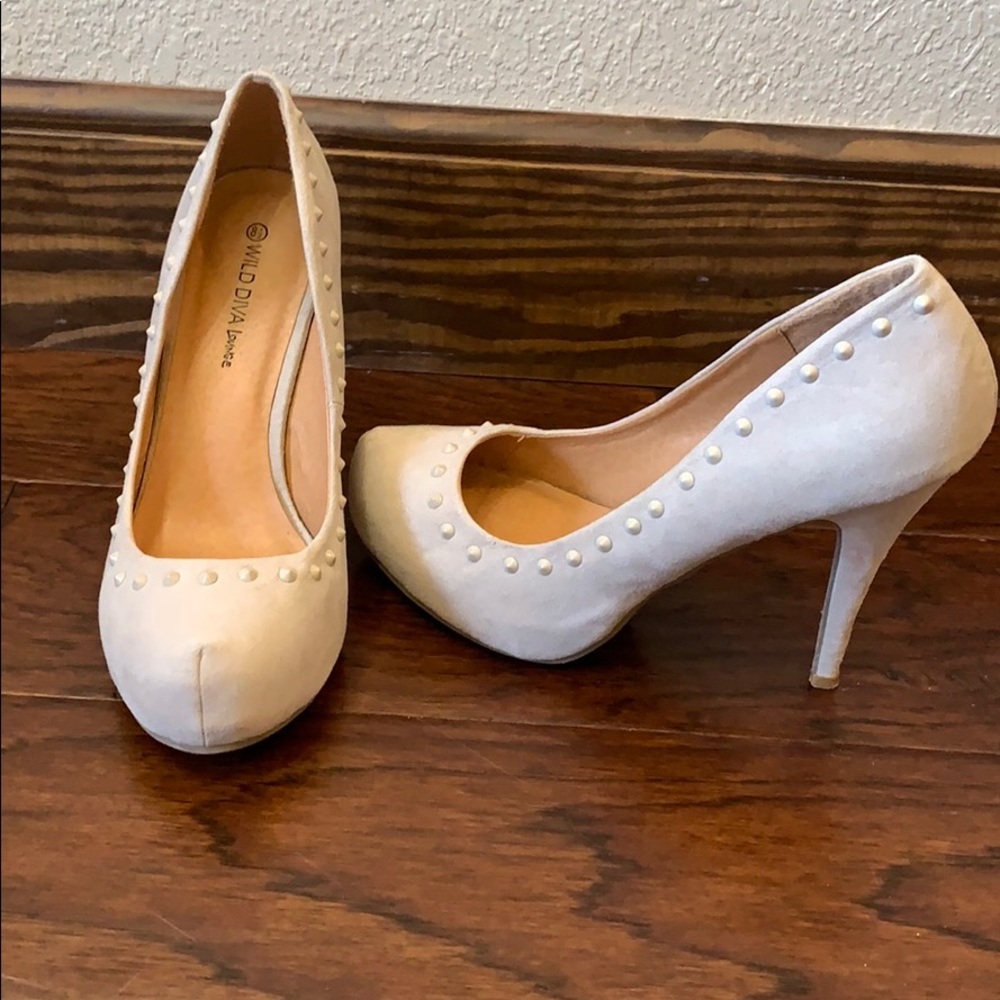 Nude pumps with nude stud detail
